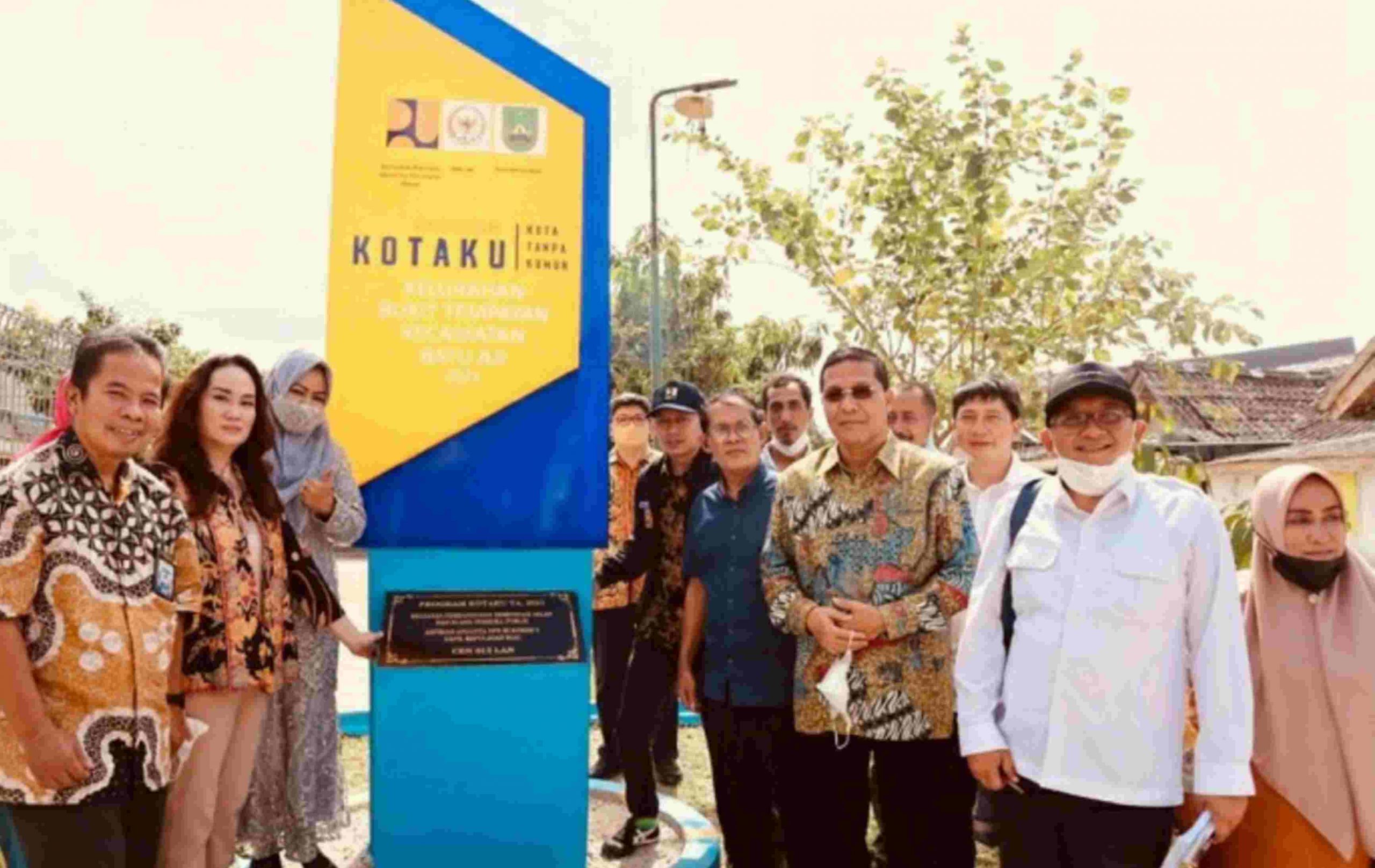 Cen Sui Lan Anggota Komisi V DPR RI Fraksi Golkar Dapil Kepri meresmikan kegiatan program Kota Tanpa Kumuh (KOTAKU) di Kelurahan Bukit Tempayan, Kecamatan Batu Aji, Kota Batam