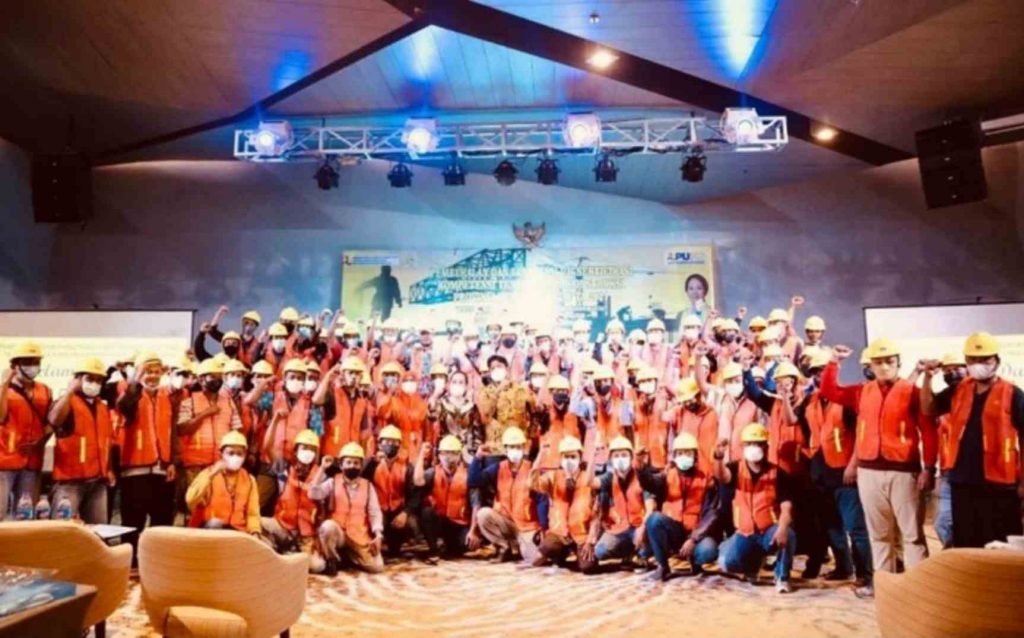 100 pekerja mendapat pembekalan dan fasilitasi uji sertifikasi kompetensi tenaga kerja konstruksi dibuka oleh Anggota DPR-RI asal Kepri dari Fraksi Golkar, Cen Sui Lan