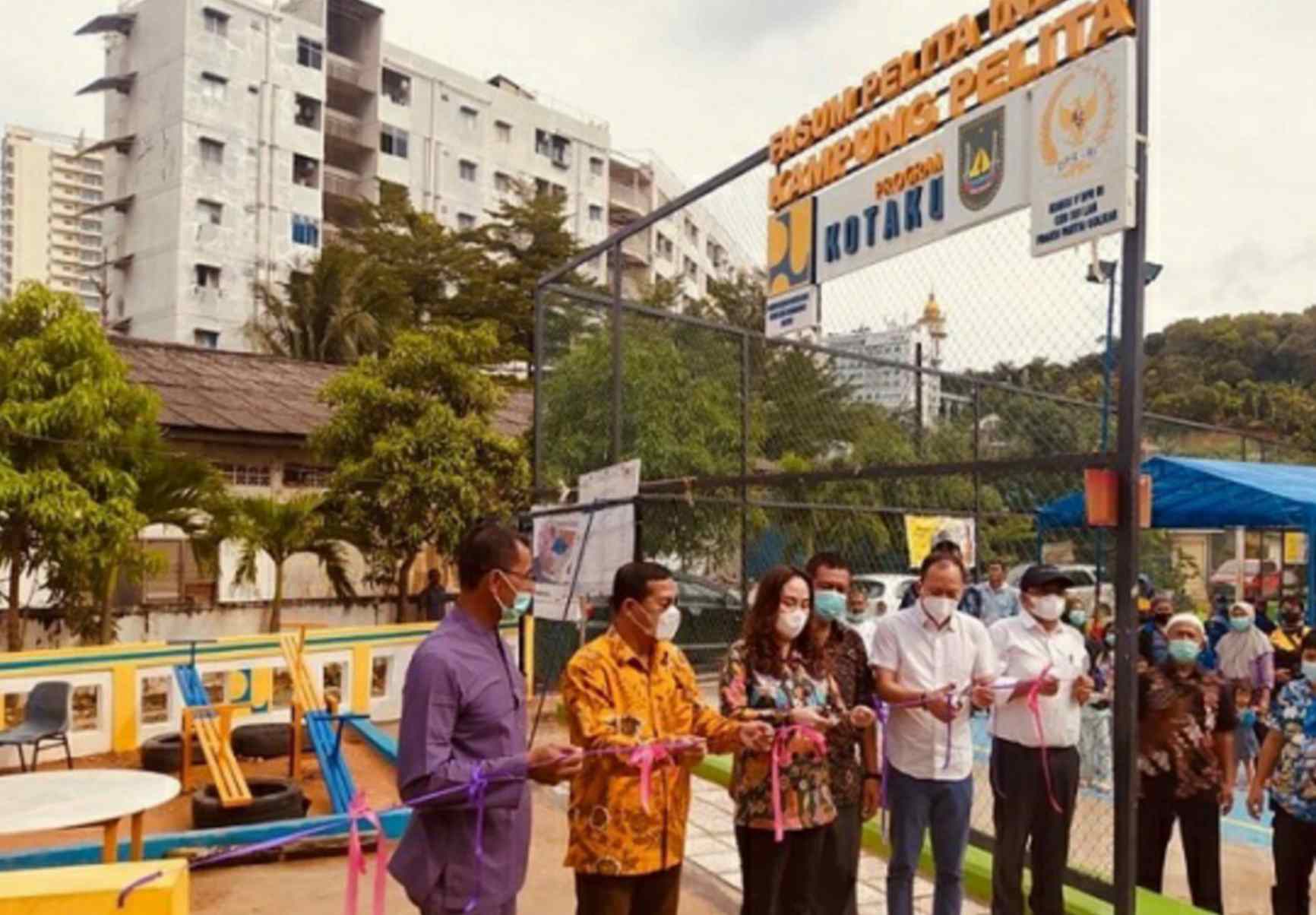 Cen Sui Lan yang merupakan Anggota Komisi V DPR RI telah meresmikan sarana Infrastruktur