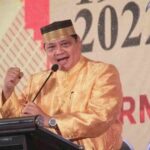 Airlangga Hartarto Pakai Songkok To Bone Optimistis Bersama Ormas MKGR Golkar Menuju 2024