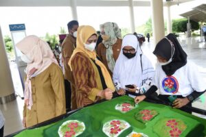 Istri Gubernur Kepri Meninjau Even Batik Anak Penyandang Disabilitas