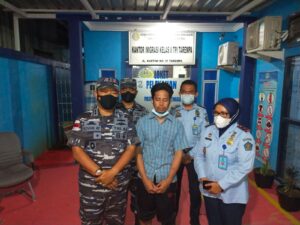 Seorang WNA Yang Terapung Di Laut Berhasil Di Evakuasi