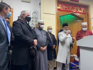 Dampingi Ustad Shamsi Ali Warga Indonesia Walikota New York Mengunjungi Masjid New York