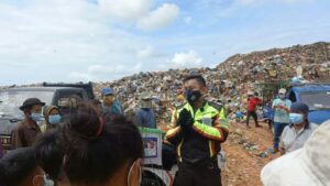 Bripka Zulham Razia Hingga ke Tempat Pembuangan Sampah