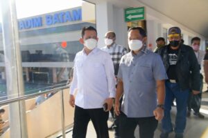Bertolak ke Jakarta Tito Ingatkan Kembali Kepri Beri Kemudahan Berinvestasi