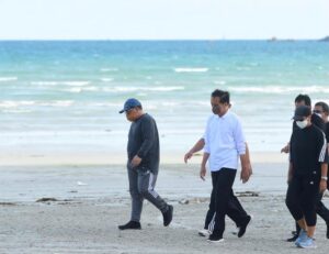 Presiden Jokowi Bersama Gubernur Berolahraga Sebelum Gelar Pertemuan