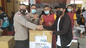 Kegiatan Vaksinasi Massal, Wakapolres Anambas Bagikan Doorprize Dan Minyak Goreng