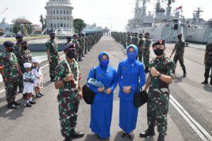 Tongkat Komando KRI Ahmad Yani-351 Disambut Kolonel Laut Didik Kusyanto