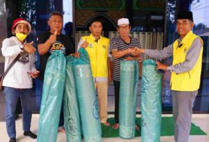 Cen Sul Lan Salurkan Bantuan Karpet dan AC Untuk Masjid