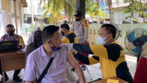 Polres Natuna Gelar Vaksinasi Kolaborasi Bersama Kemenag dan PC NU