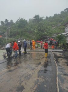 Angin Kencang Terjang Tarempa, Satu Pohon Dan Tiang Listrik Tumbang