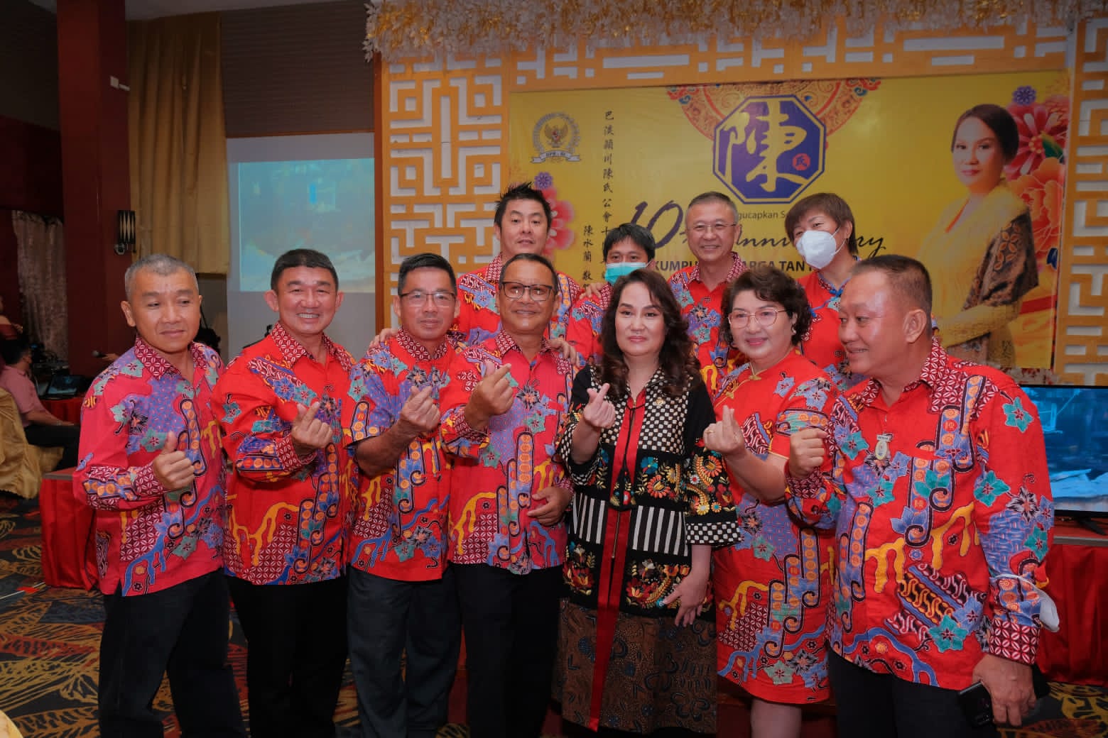 Anggota DPR RI Cen Sui Lan secara resmi menyerahkan Bantuan Hibah 1 unit mobil operasional mendukung Kegiatan sekretariat Perkumpulan Marga Tan