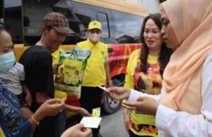 Cen Sui Lan Turun Ke Rakyat Salurkan Beras Airlangga Hartarto