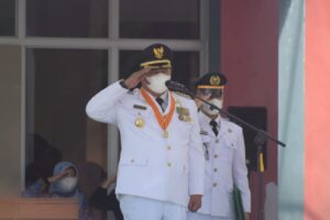 Bupati Anambas Pimpin Upacara Penaikan Bendera HUT Ke-77 Kemerdekaan RI