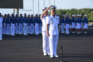 Lanjutkan Tradisi KASAL Yudo Margono, Gubernur AAL kukuhkan Perwira Terbaik Nahkodai Kapal Latih Kadet