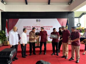 Kemenkumham Terima Hibah Kapal Patroli Imigrasi dari Pemprov Kepri