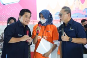 Erick Thohir Bersama Zulkifli Hasan Bagikan NIB di Lampung