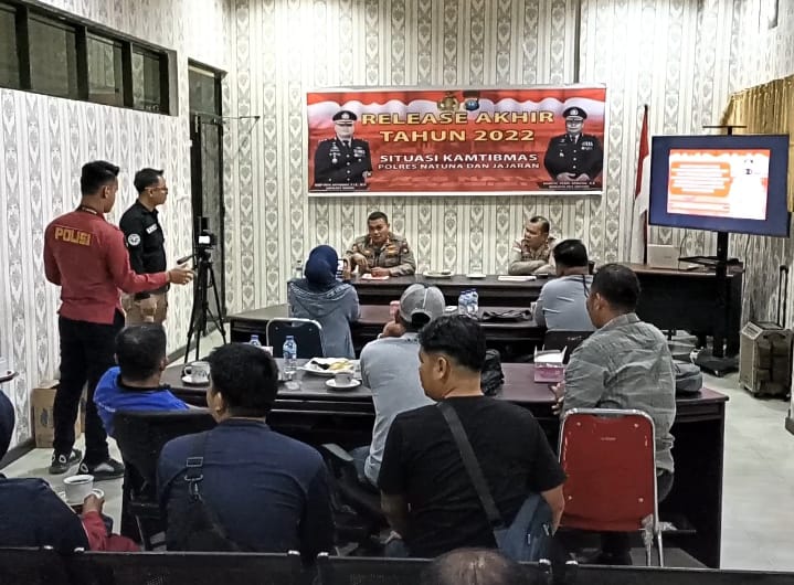 Polres Natuna menggelar konferensi pers akhir tahun di mapolres, Sabtu (31/12/2022)