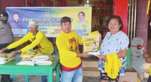 Cen Sui Lan Bersama Haripinto Salurkan Bantuan Paket Imlek Yayasan Bhakti Sasana
