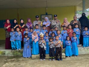 Polsek Jemaja Kenalkan Polisi Sahabat Anak