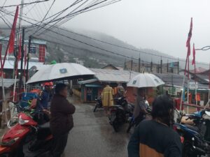 Wakil Bupati Anambas Bersama Lurah Tarempa Tinjau Langsung Lokasi Banjir