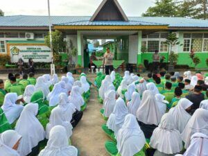 Polisi Masuk Sekolah Kenalkan Bahaya Narkoba Sejak Dini