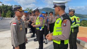 Kapolres Kepulauan Anambas Cek Kelengkapan Identitas Personel