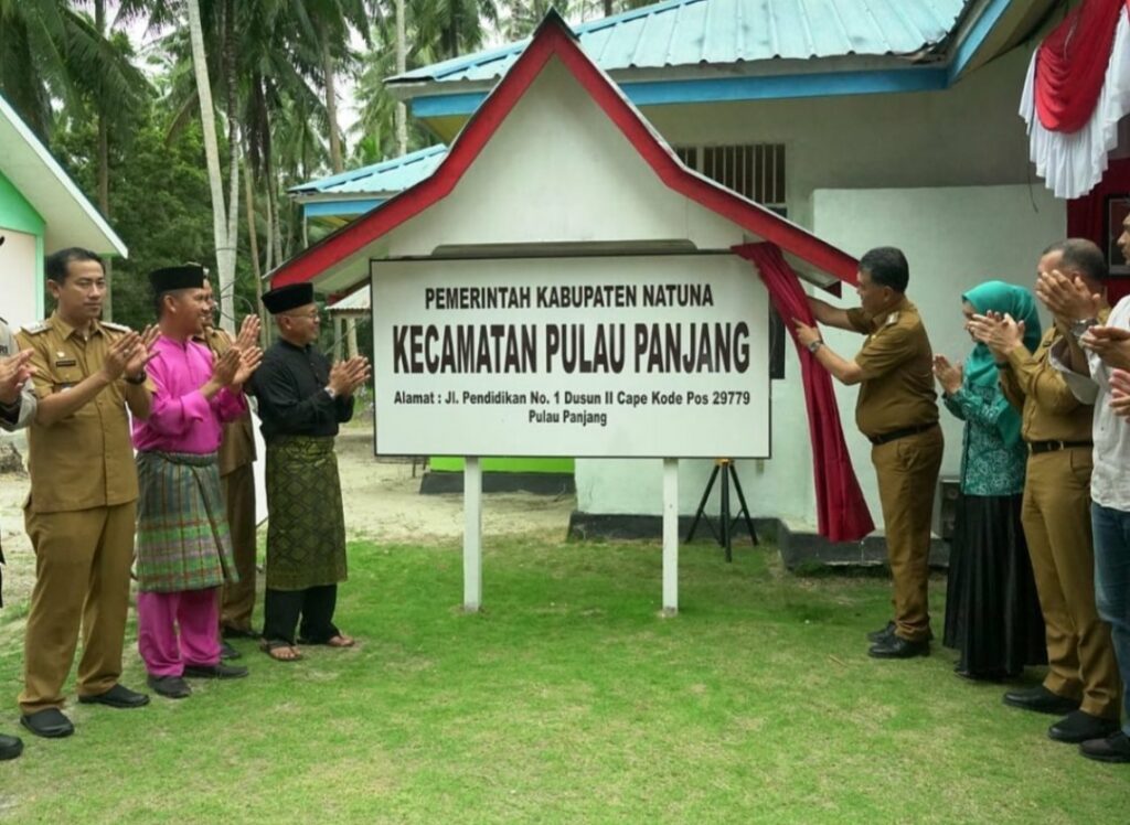 Bupati Wan Siswandi Resmikan Pulau Panjang Sebagi Kecamatan Baru di Natuna