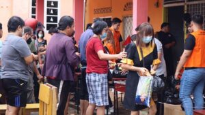 Cen Sui Lan Serahkan Bansos Sebelum Berikan Beasiswa Pendidikan Kota Tanjung Pinang