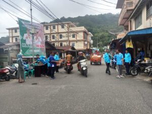 Kompak, Lurah Tarempa Bersama Beberapa Organisasi Turun ke Jalan Lakukan Open Donasi Longsor