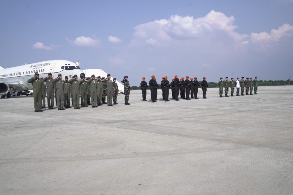 Satgas Evakuasi WNI di Sudan dilepas secara resmi oleh Panglima TNI Laksamana TNI Yudo Margono