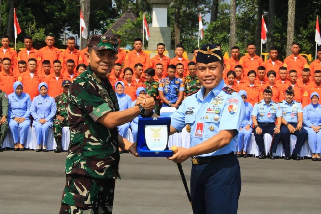 Lanud Abdulrachman Saleh Malang menerima kunjungan 112 Taruna tingkat III Akademi Angkatan Udara (AAU)