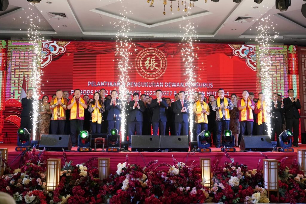 Cen sui lan menghadiri Pelantikan dan Pengukuhan Dewan Pengurus Yayasan Marga Zhang Batam