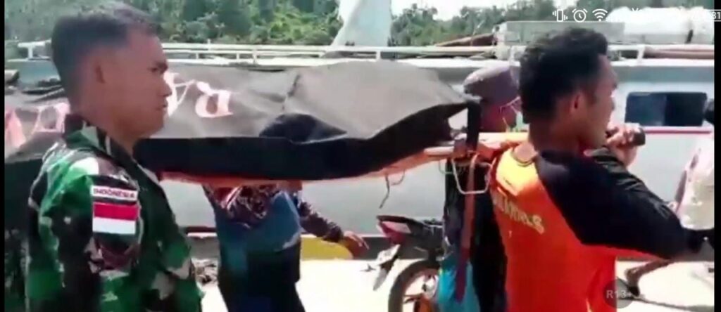 Operasi SAR gabungan TNI yang melakukan pencarian korban tenggelamnya KM. LCT Bahana Putra