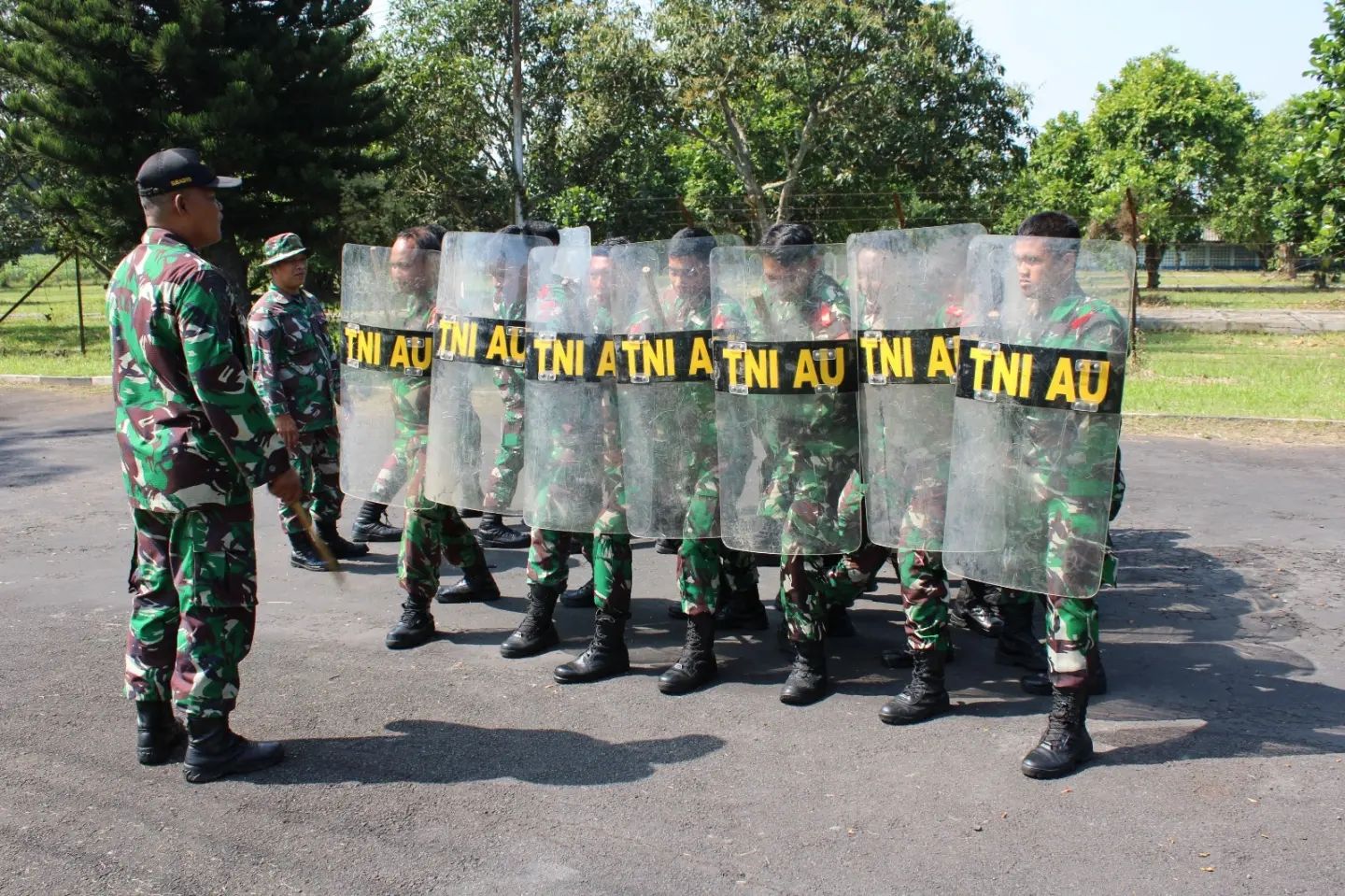 tugas penanggulangan Huru Hara, Lanud Abd Saleh menggelar Latihan Gulhura (Penanggulangan Huru Hara)