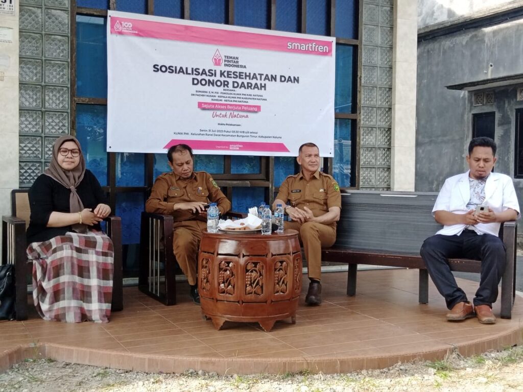 Wakil Bupati Natuna Rodhial Huda bersama Kadis Kesehatan Hikmad hadir Sosialisasi dan Donor Darah bersama bertempat di Klinik PMI