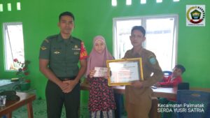 Serda Yusri Satria Dampingi Kades Piabung Serahkan BLT DD