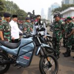 Menhan Prabowo Serahkan 100 Unit Rantis E-Tactical Sergap Produk Dalam Negeri