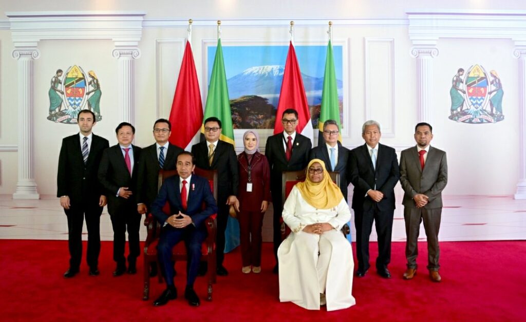 keterangan pers bersama Presiden Tanzania Samia Suluhu di Dar Es Salaam, Selasa, 22 Agustus 2023.