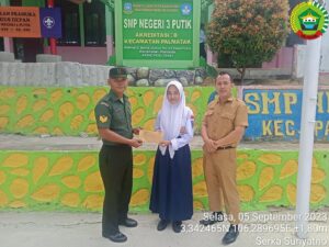 Suriyatno Serahkan Hadiah Lomba Konten Kreatif HUT 78 Korem 033/WP