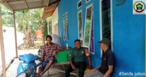 Serda Julius Lakukan Kegiatan Rutin Babinsa di Desa Air Sena