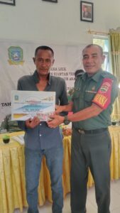 Lakukan Komsos di Desa Liuk, Sertu M Hadi Dampingi Pembagian BLT DD