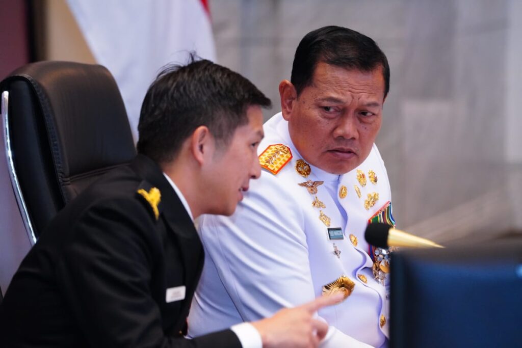 Panglima TNI Laksamana TNI Yudo Margono, bersama Panglima Angkatan Bersenjata Singapura memimpin Sidang ke-24 Combined Annual Report Meeting Indonesia-Singapore
