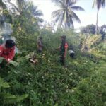 Peduli Kebersihan dan Jalin Silaturahmi, Koptu Isnaeni Gotong Royong di Desa Payalaman