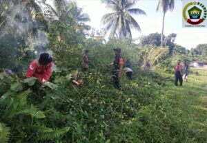 Peduli Kebersihan dan Jalin Silaturahmi, Koptu Isnaeni Gotong Royong di Desa Payalaman