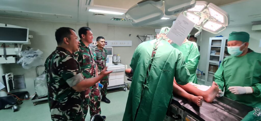 Sunnatan Massal diatas Kapal Perang Indonesia (KRI) Radjiman Wediyodiningrat (RJW).