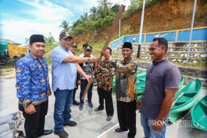 Bupati Anambas Serahkan Bantuan Alat Perikanan kepada Nelayan Siantan Tengah