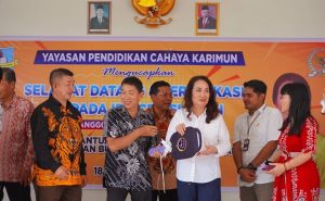Komitmen Cen Sui Lan Kembali Salurkan Bus Sekolah SMP Cahaya Meral Karimun