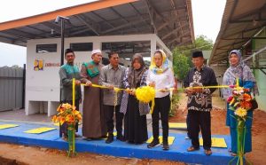 Cen Sui Lan DPR RI Bantu MCK untuk Santriwati Ponpes Tertua Kota Batam