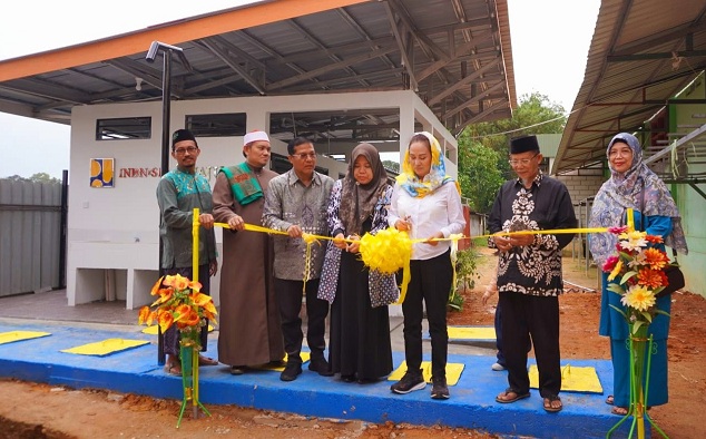 Cen Sui Lan telah meresmikan sekaligus menyerahkan penggunaan bantuan sanitas LPK berupa MCK untuk Ponpes Darul Falah Batam di Batu Besar